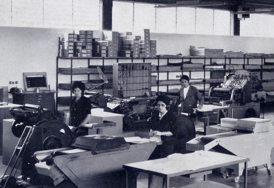 Stampatori alla macchina da stampa. Primi anni 70'